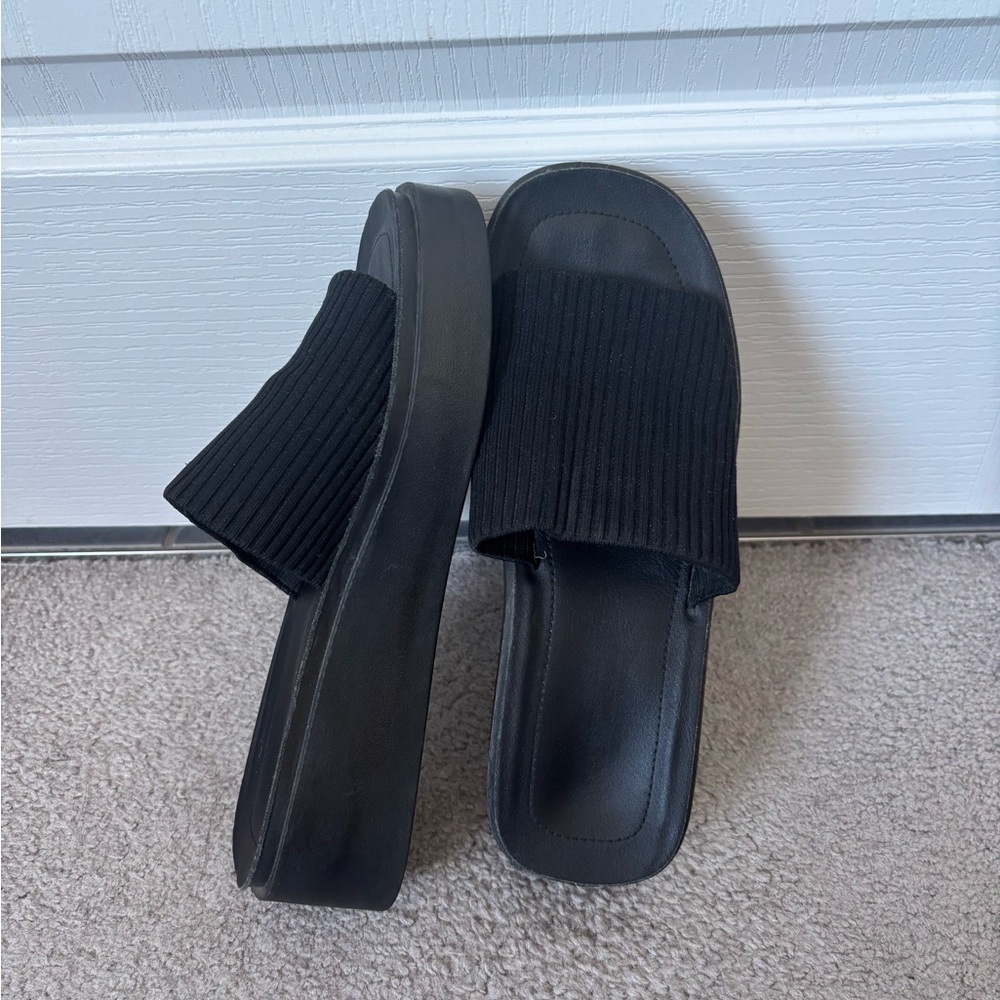 Cushionaire Platform Sandals